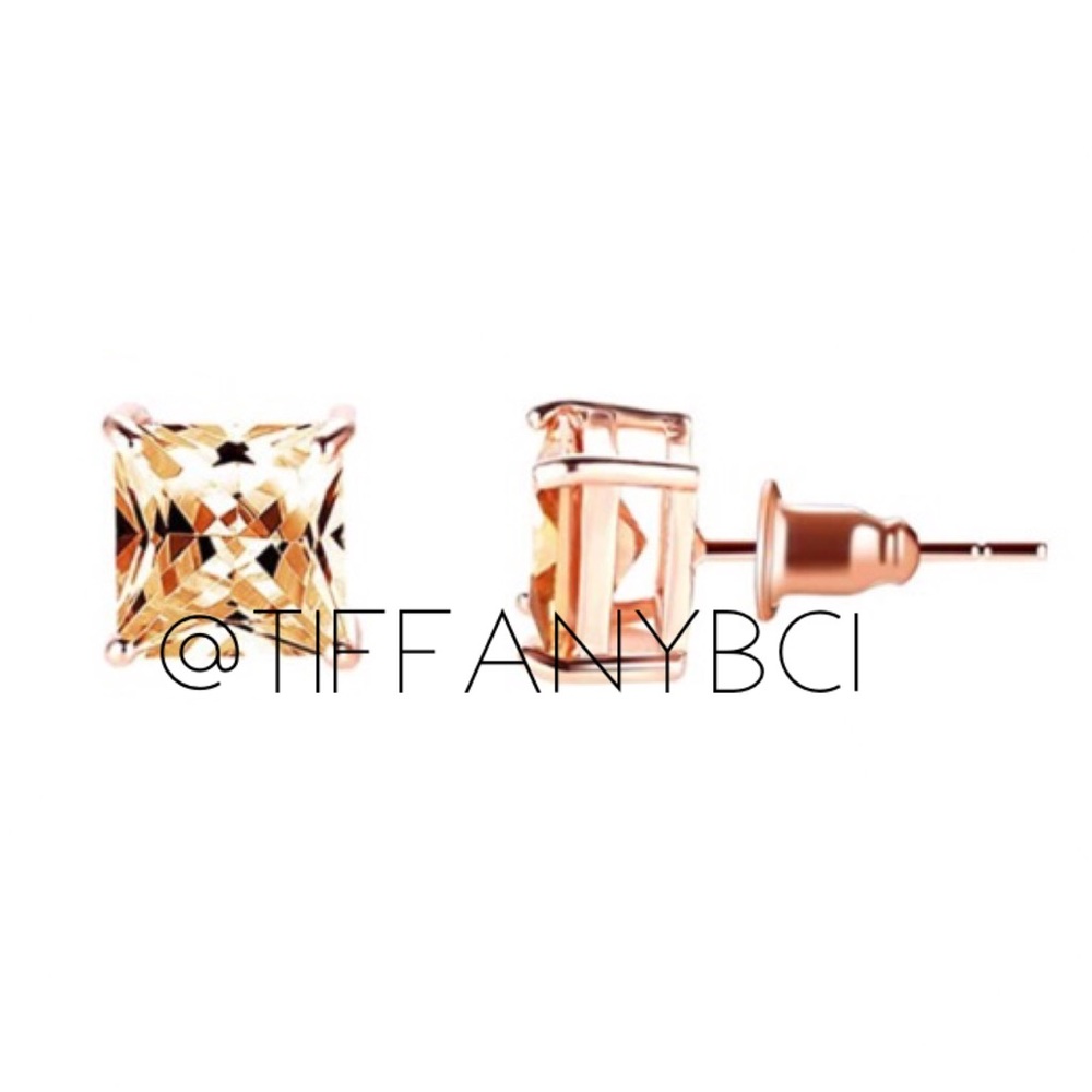 18k Rose Gold Square Stud Earrings - Picture 2 of 8
